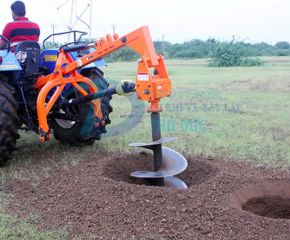 Tractor mounted hole drilling rig